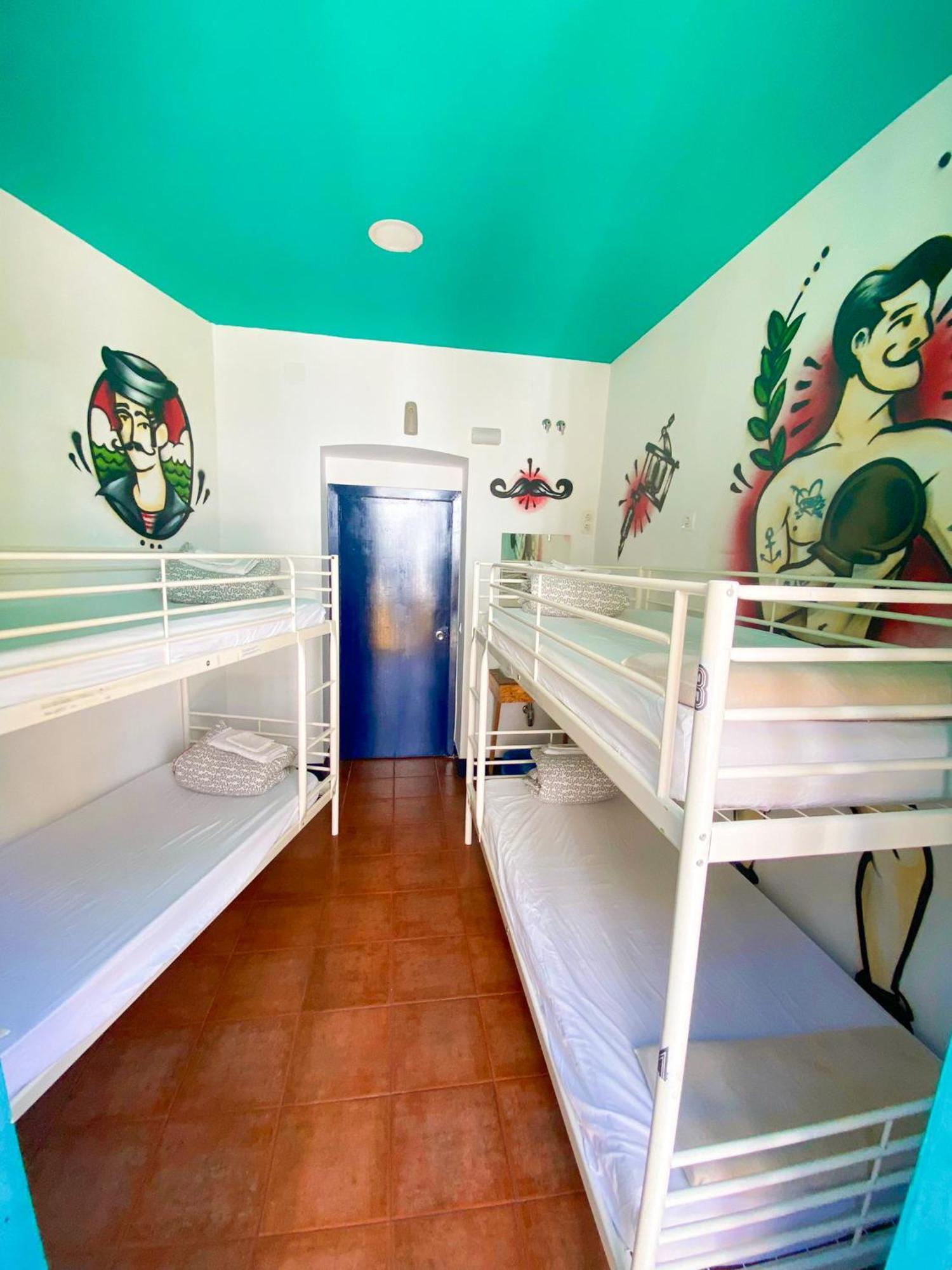 Sevilla Kitsch Hostel Art Номер фото